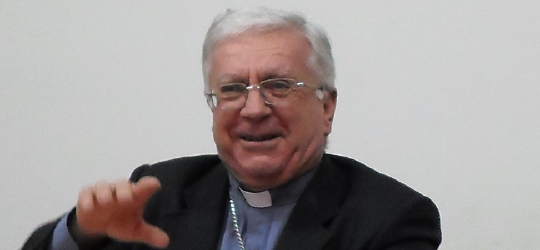 Mons. Giovanni Ricchiuti pres pax christi